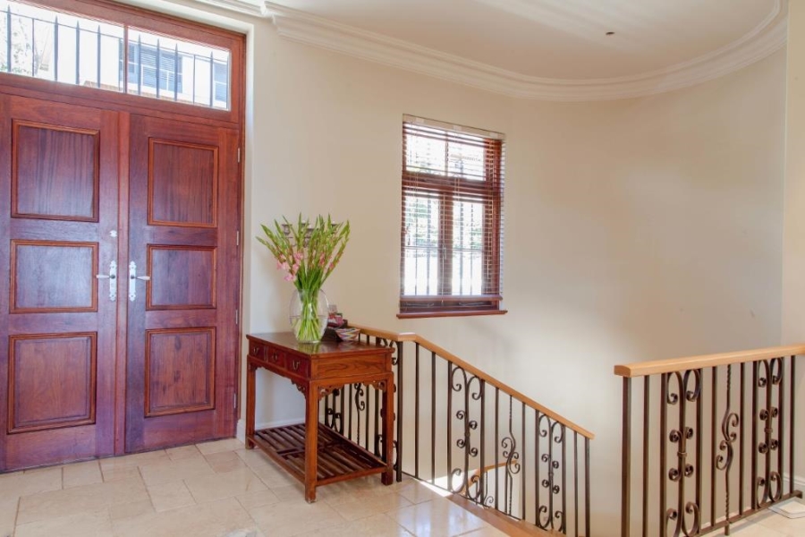 To Let 4 Bedroom Property for Rent in Fresnaye Western Cape